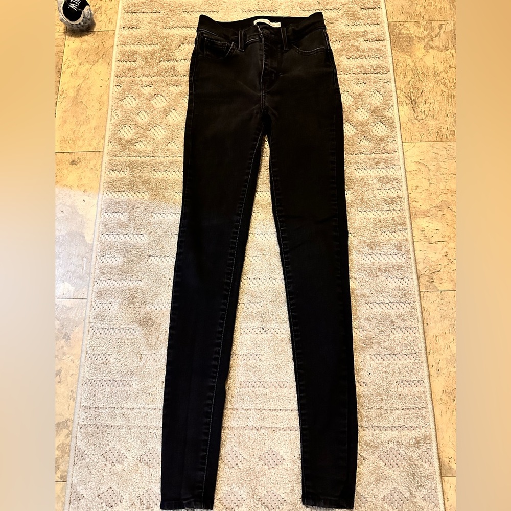 LEVIS high rise black skinny